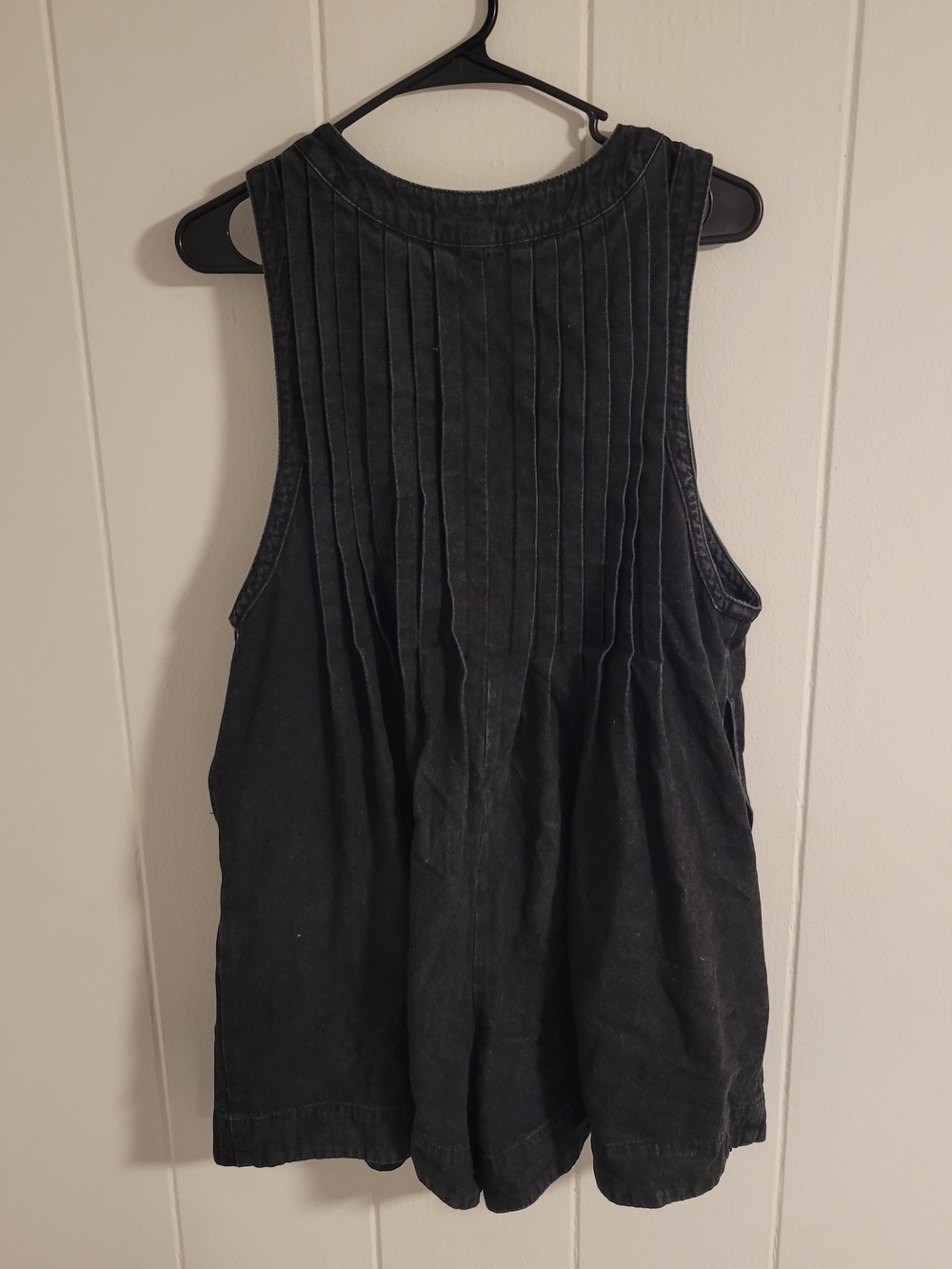 Veveret Black Sleeveless Tie-Front Romper | Sall - Picture 3 of 3